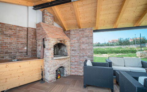 Poreč Tar 103: Property, Room, Building, Brick, Fireplace, House, Home, Real Estate, Wall, Brickwork