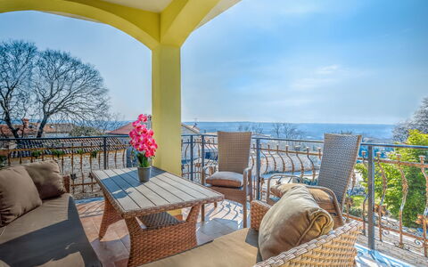 Poreč Tar 103: Property, Real Estate, Room, Building, Sky, House, Interior Design, Home, Architecture, Porch