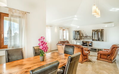 Accommodation:&nbsp;Ulika 103.2