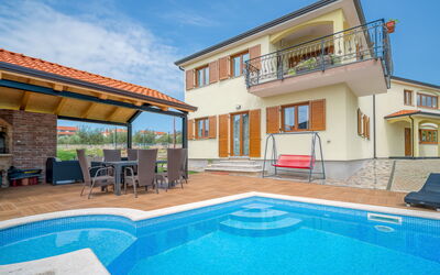 Poreč Tar 103: Property, Building, House, Swimming Pool, Real Estate, Home, Villa, Estate, Resort, Leisure