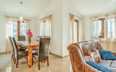 Accommodation:&nbsp;Ulika 103.2