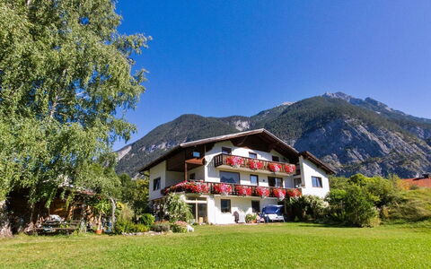 Huber: Sky, Plant, Property, Building, Mountain, Tree, House, Natural Landscape, Land Lot, Cottage