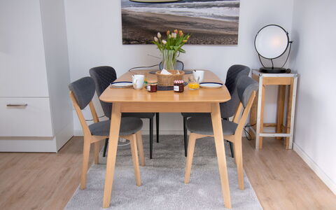 Gezeiten: Table, Furniture, Property, Azure, Building, Chair, Interior Design, Lighting, Orange, Yellow