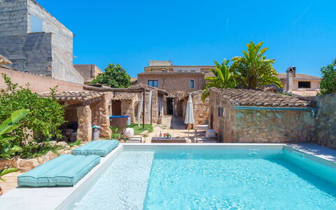 Ca Sa Padrina: Water, Plant, Sky, Property, Building, Swimming Pool, Azure, Grass, Leisure, House