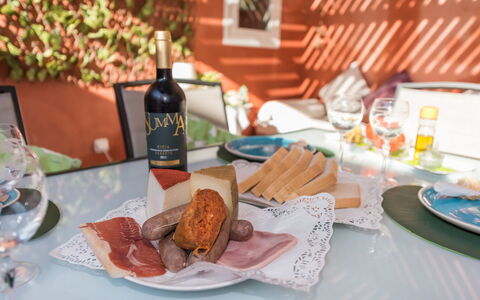 Fonoll Mari: Meal, Brunch, Food, Breakfast, Dish, Table, Cuisine, Wine Glass, Stemware, Supper