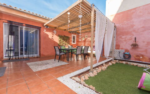 Fonoll Mari: Sky, Plant, Building, Wood, Interior Design, Shade, Flooring, Residential Area, Floor, Brick