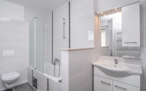 Mario 2: Bathroom, Property, Room, Interior Design, Plumbing Fixture, Bathroom Accessory, Tile, Architecture, Tap, Bathroom Cabinet