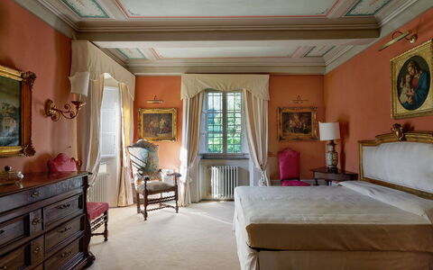 Villa de Ranieri: Furniture, Bed, Wall, Interior Design, Bedroom, Home, Bed Sheet, Flooring, Bedding, Floor