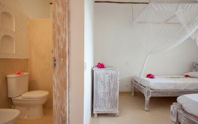 Accommodation:&nbsp;House 10