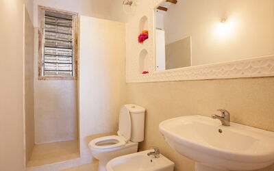 Accommodation:&nbsp;House 8