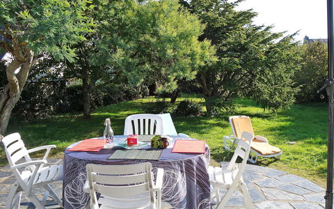 Kermahé: Property, Backyard, House, Yard, Home, Real Estate, Furniture, Table, Building, Cottage