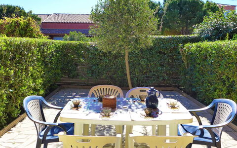 Plein Sud: Table, Plant, Furniture, Property, Chair, Sky, Outdoor Table, Azure, Outdoor Furniture, Tree