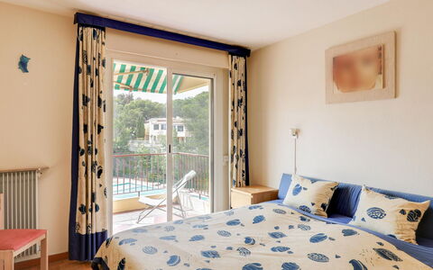 Boulouris Mimosa: Bedroom, Room, Property, Furniture, Bed, Bed Sheet, Interior Design, Bed Frame, Building, Wall