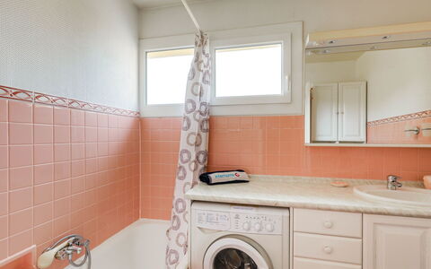 Boulouris Mimosa: Property, Room, Bathroom, House, Interior Design, Real Estate, Building, Wall, Furniture, Architecture