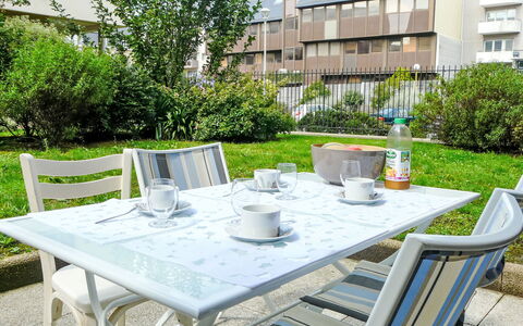 Saint Malo 330: Table, Furniture, Tableware, Chair, Blue, Interior Design, Plant, Floor, Building, Outdoor Furniture