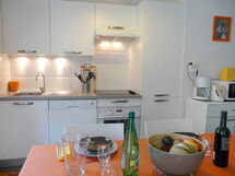 Accommodation:&nbsp;Nautica 330.1