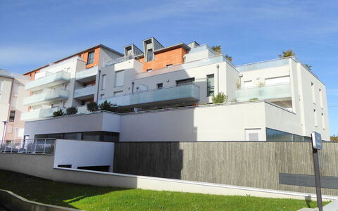 Les Allées du Port: Sky, Cloud, Building, Window, Urban Design, Condominium, Residential Area, Material Property, Facade, Landscape