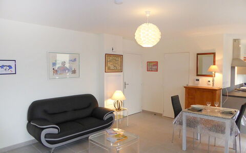 Les Allées du Port: Picture Frame, Furniture, Property, Wood, Lighting, Interior Design, Flooring, Couch, Floor, Comfort