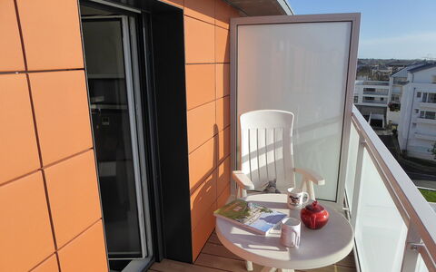 Les Allées du Port: Property, Building, Window, Table, Sky, Wood, Tableware, Azure, Plant, Shade