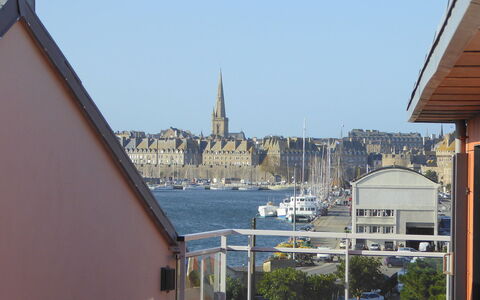 Les Allées du Port: Water, Sky, Building, Property, Window, Boat, Watercraft, Tower, Body Of Water, Neighbourhood