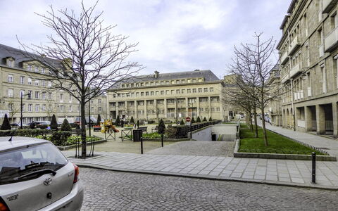 Beauchesne: Residential Area, Architecture, Building, Neighbourhood, Town, Human Settlement, City, Car, Vehicle, Urban Area