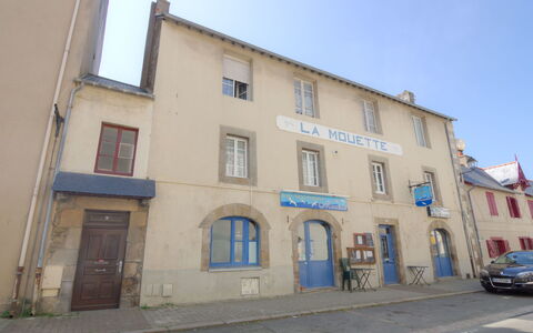 Dauphine: Property, Neighbourhood, Building, House, Town, Architecture, Facade, Real Estate, Residential Area, Apartment