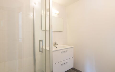 Dauphine: Property, Room, Bathroom, Real Estate, Floor, Interior Design, House, Building, Architecture, Tile