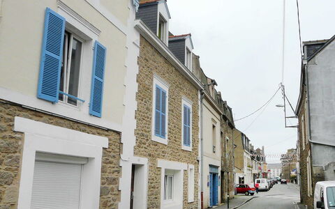 Pierre Legavre: Neighbourhood, Street, Town, Building, Property, Road, Architecture, House, Residential Area, Infrastructure
