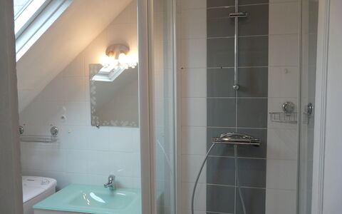 Pierre Legavre: Mirror, Tap, Sink, Property, Plumbing Fixture, Building, Bathroom, Interior Design, Bathroom Sink