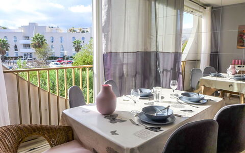 Les Jardins du Vidourle: Property, Room, Restaurant, Interior Design, Furniture, Curtain, Building, Table, Real Estate, House