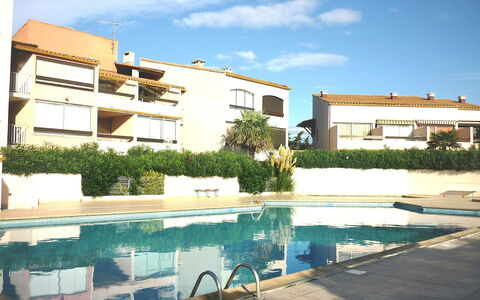 Les Captivantes Ii: Sky, Water, Building, Property, Cloud, Window, Azure, Plant, Body Of Water, Architecture