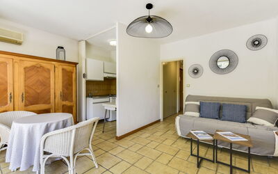 Accommodation:&nbsp;Antares 264.2