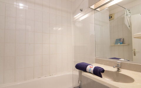 Cavalaire 651: Bathroom, Tile, Property, Room, Wall, Interior Design, Architecture, Floor, Material Property, Plumbing Fixture