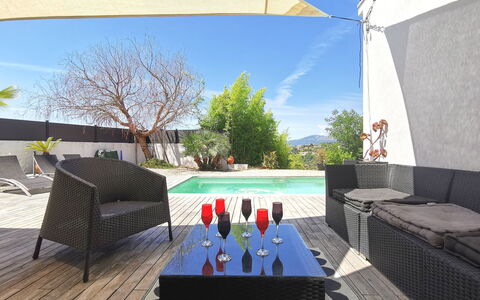 Les Oliviers: Sky, Property, Furniture, Table, Blue, Building, Plant, Architecture, Chair, Window