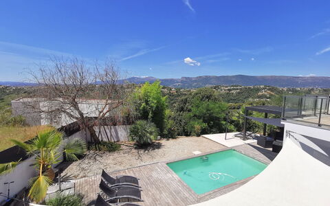 Les Oliviers: Sky, Cloud, Plant, Daytime, Property, Azure, Building, Land Lot, Urban Design, Swimming Pool