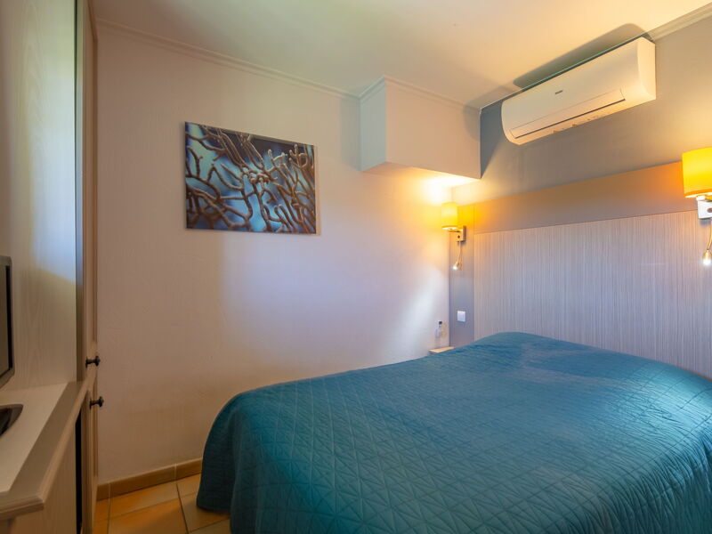 Accommodation:&nbsp;Les Rivages des Issambres 120.11