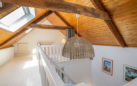 Hoche: Wood, Building, House, Window, Interior Design, Attic, Beam, Floor, Flooring, Real Estate