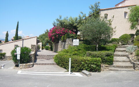 Saint Cyr sur Mer la Madrague 900: Property, Wall, Town, Neighbourhood, Tree, Building, House, Residential Area, Architecture, Plant
