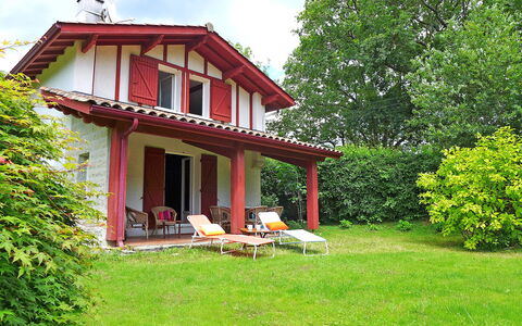 Eki Alde: Property, House, Building, Cottage, Home, Real Estate, Farmhouse, Grass, Yard, Tree