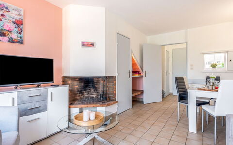 Ploemel 100: Property, Room, Furniture, Interior Design, Building, House, Floor, Real Estate, Living Room, Kitchen