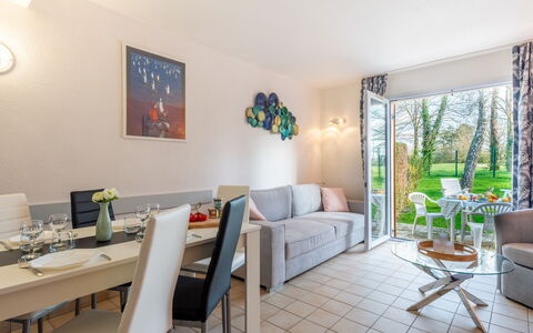 Ploemel 100: Room, Property, Furniture, Interior Design, Real Estate, Building, Living Room, House, Table, Floor