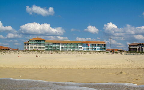 Mimizan 191: Cloud, Sky, Water, Building, Window, Beach, Tree, Coastal And Oceanic Landforms, House