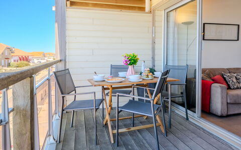 Mimizan 195: Wood, Furniture, Chair, Door, Hardwood, Wood Stain, Deck, Balcony, Plank, Wood Flooring