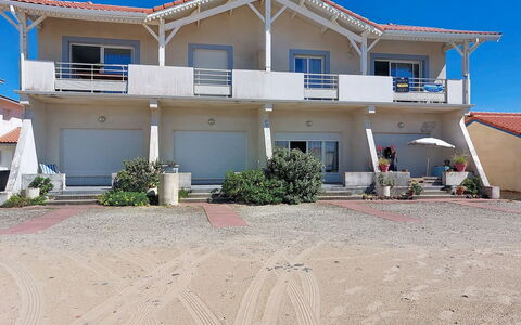 Mimizan 311: Home, Shade, Balcony, Estate, Villa