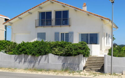 Mimizan 314: Property, House, Home, Residential Area, Building, Real Estate, Neighbourhood, Architecture, Facade, Cottage