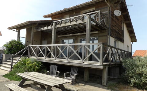 Villa Marine: Water, Plant, Building, Daytime, Property, Sky, Swimming Pool, Azure, Tree, Body Of Water