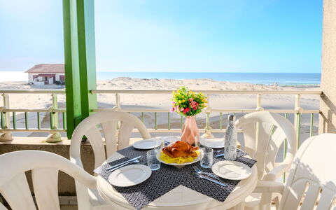 Les Goelands: Sea, Coast, Beach, Coastal And Oceanic Landforms, Shore, Ocean, Shade, Chair, Sand, Resort