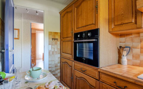 Oyan Aldo: Cabinetry, Kitchen, Countertop, Flooring, Wood, Interior Design, Kitchen Appliance, Floor, Furniture, Cupboard
