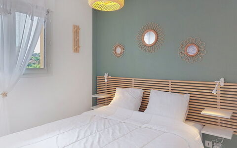 Mimizan 461: Furniture, Bedroom, Interior Design, Bed, Wood, Bedding, Bed Sheet, Linens, Lighting, Textile