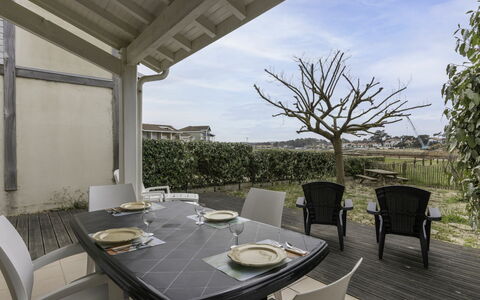 Le Hameau des Pêcheurs 1: Building, Plant, Property, Window, Land Lot, Urban Design, Landscape, Neighbourhood, Grass, Leisure